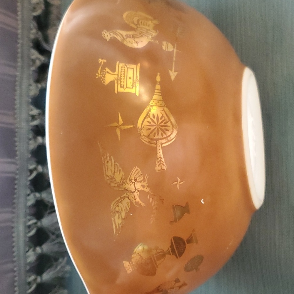 Pyrex bowl....13in